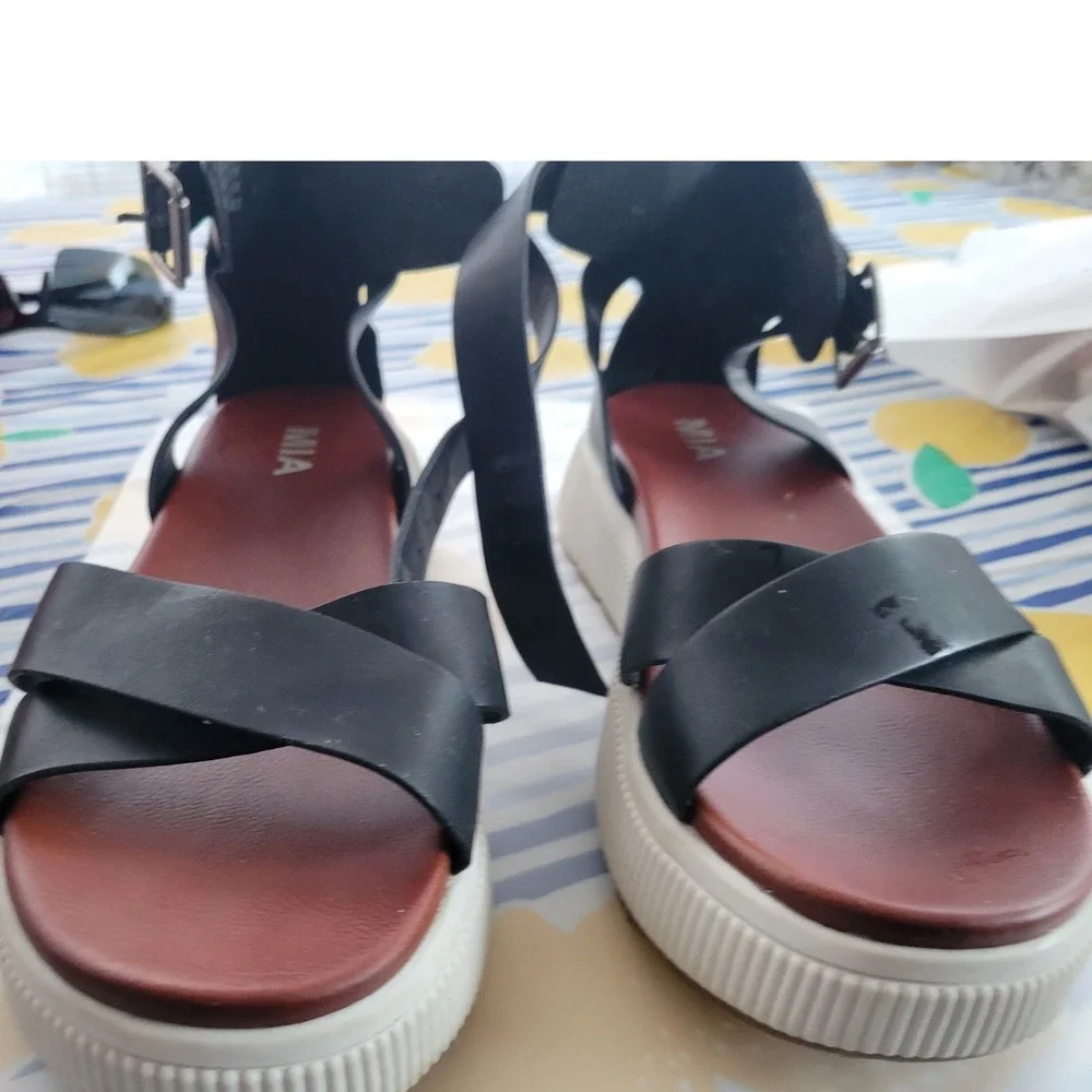 MIA Holi Black Crisscross Ankle Strap Platform Sandals Womens 8M GS1427304